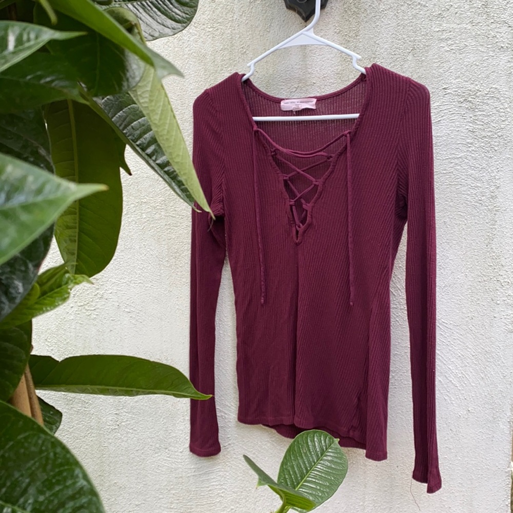 Ribbed Maroon Lace Up Long Sleeve Top Sz L